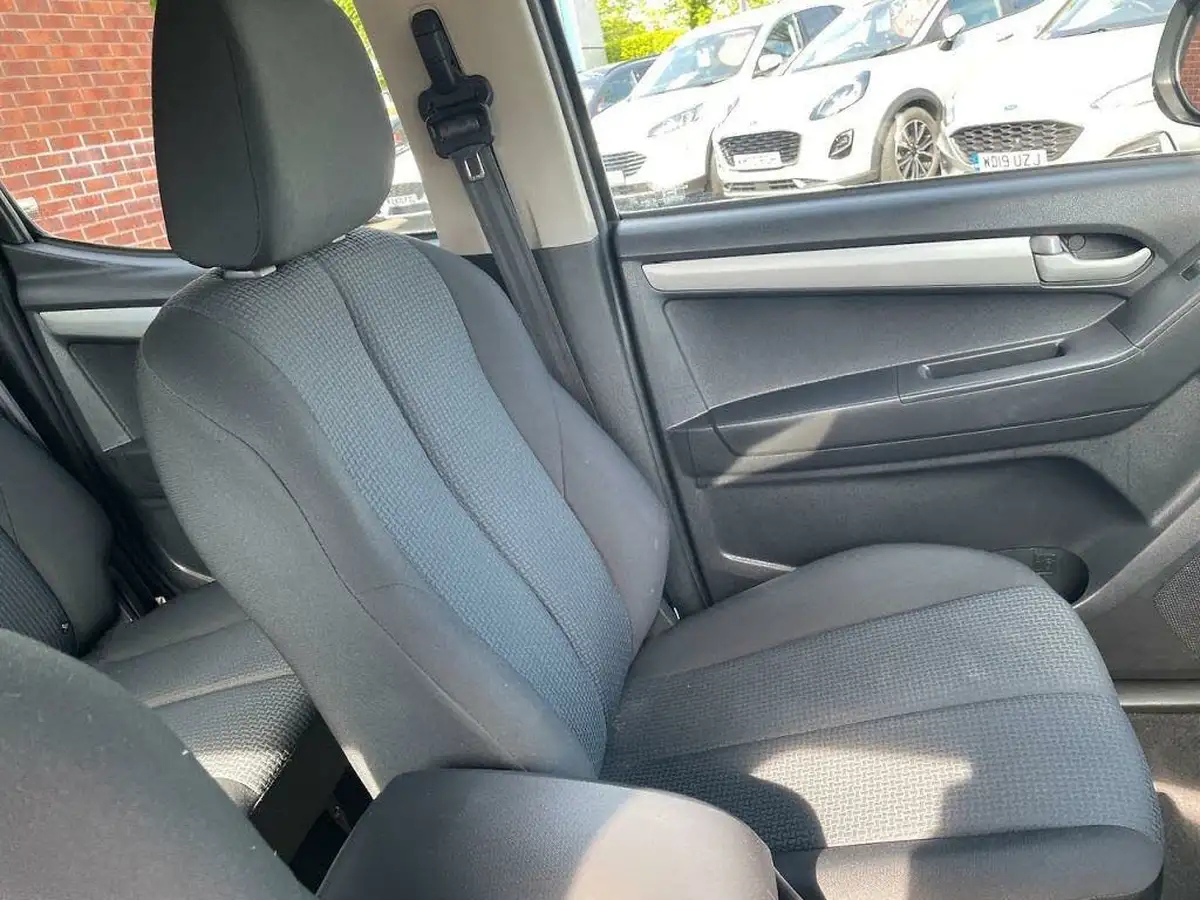 2013-isuzu-d-max-25td-yukon-big-12