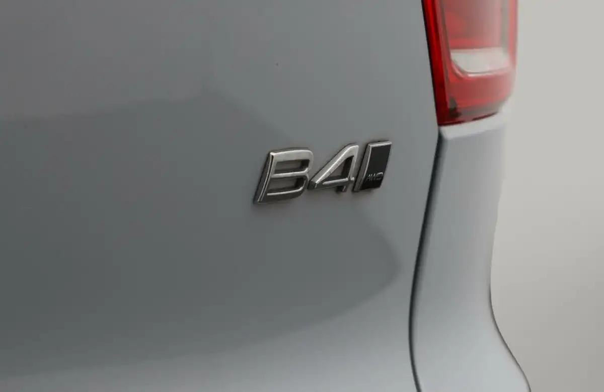 2022-volvo-xc40-20-b4-inscription-awd-big-21