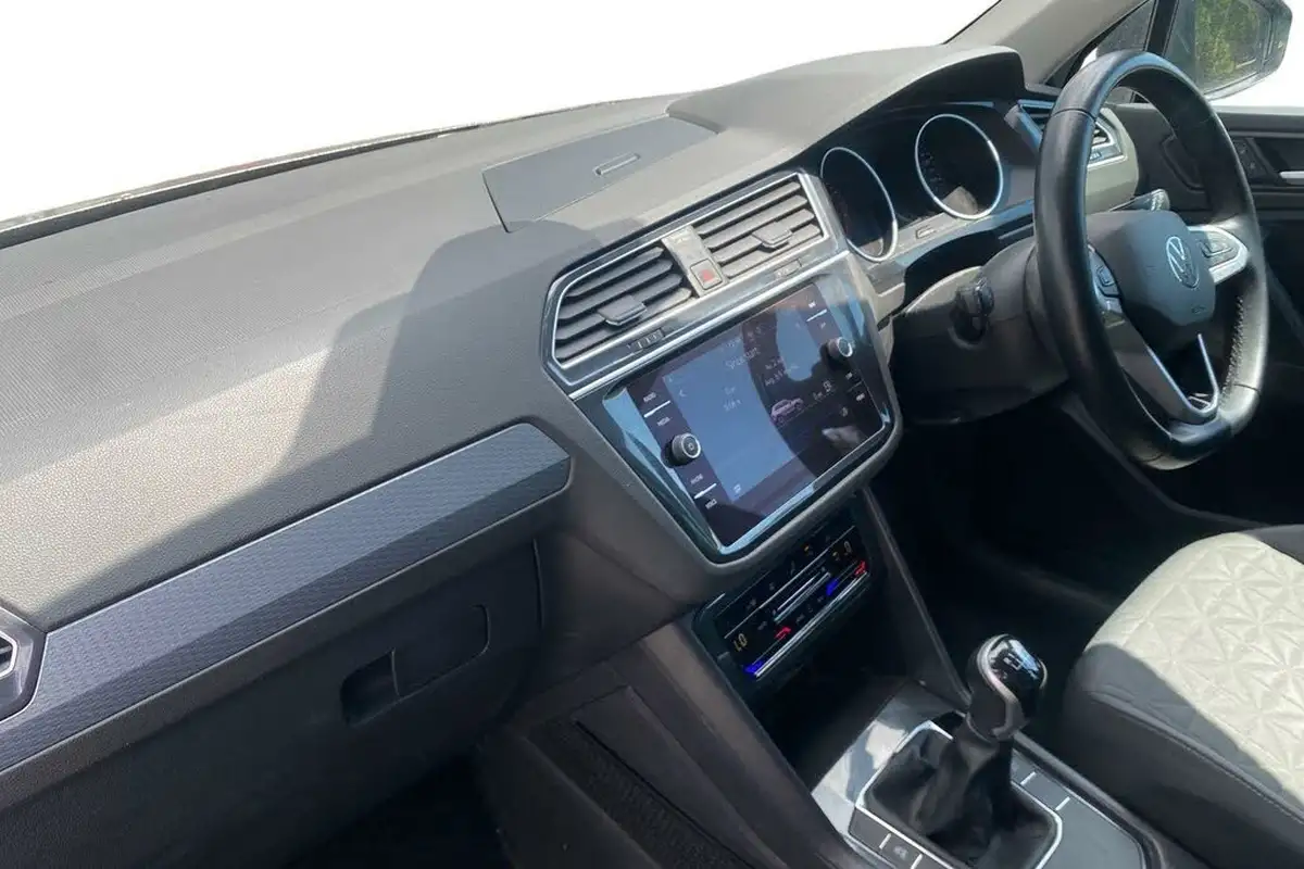 2022-volkswagen-tiguan-15-tsi-life-150ps-big-34