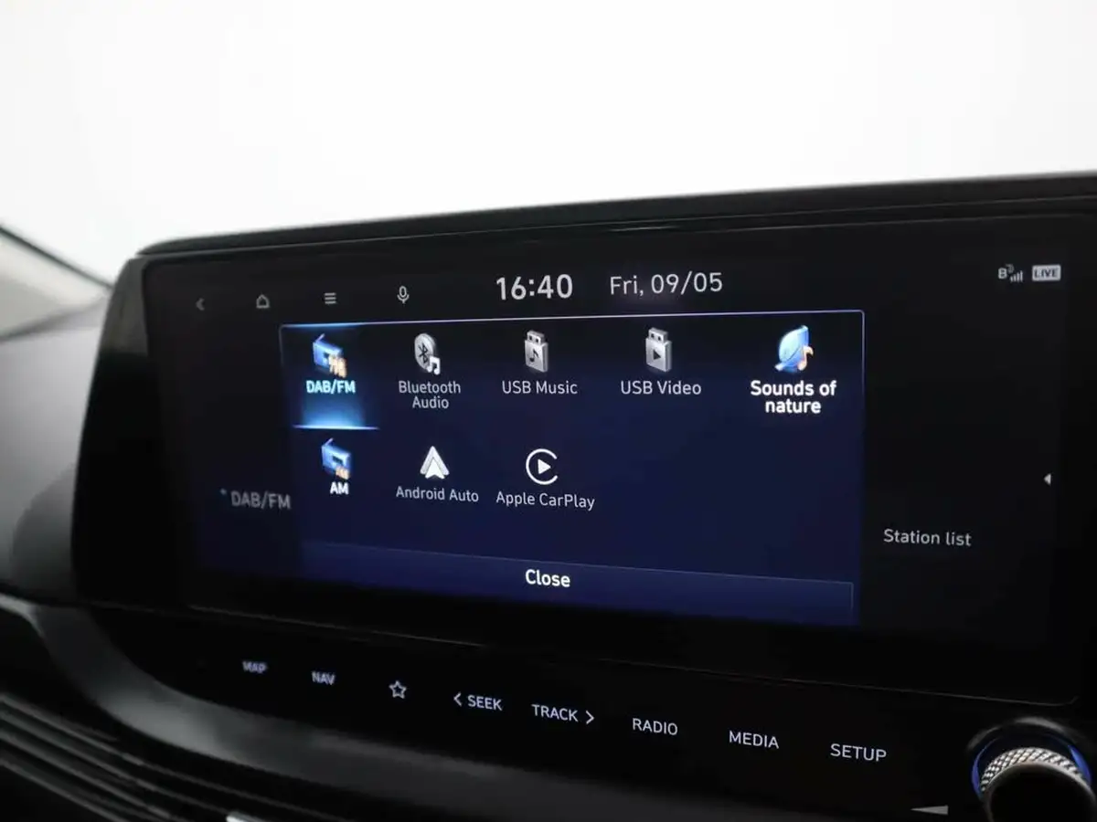 2023-hyundai-i20-10-t-gdi-premium-48-volt-hybrid-eclutch-imt-big-24