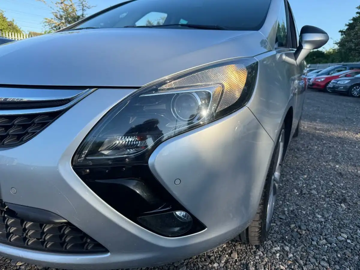 2012-vauxhall-zafira-tourer-20cdti-sri-big-39