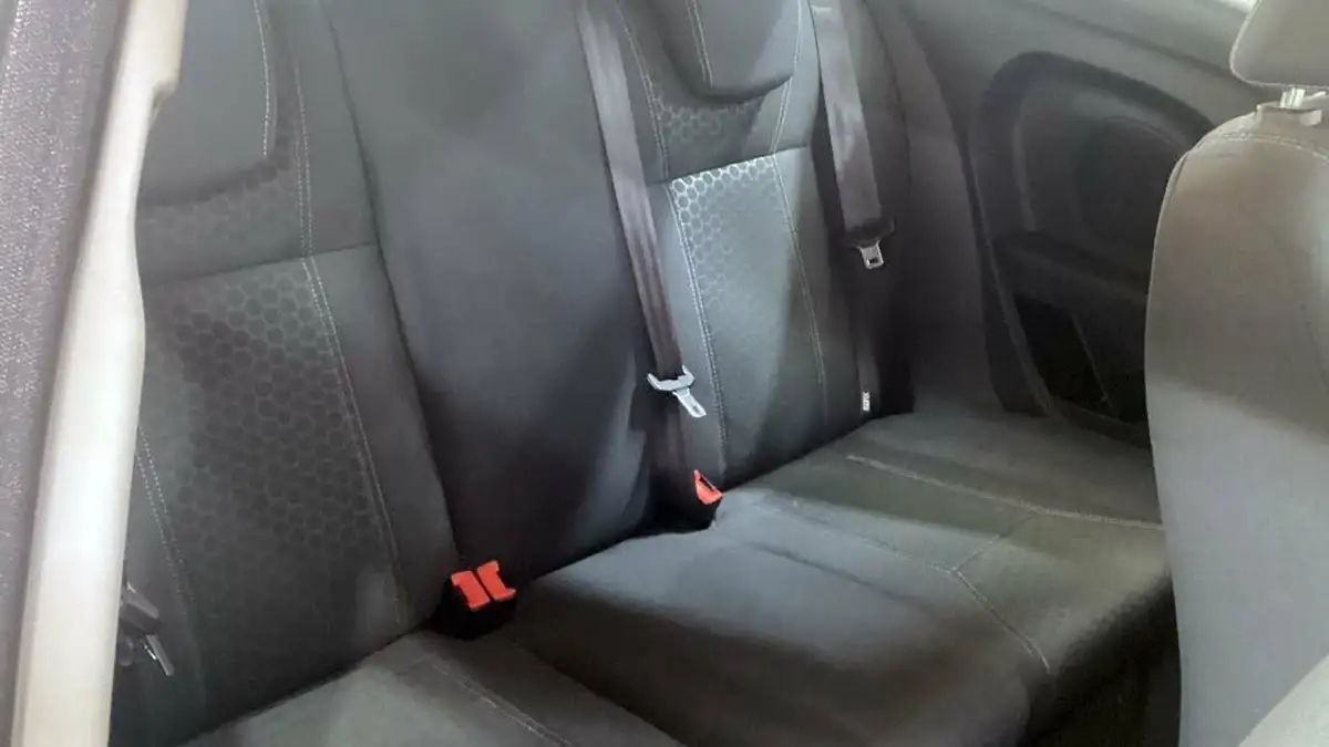 2012-ford-fiesta-125-zetec-3d-big-10