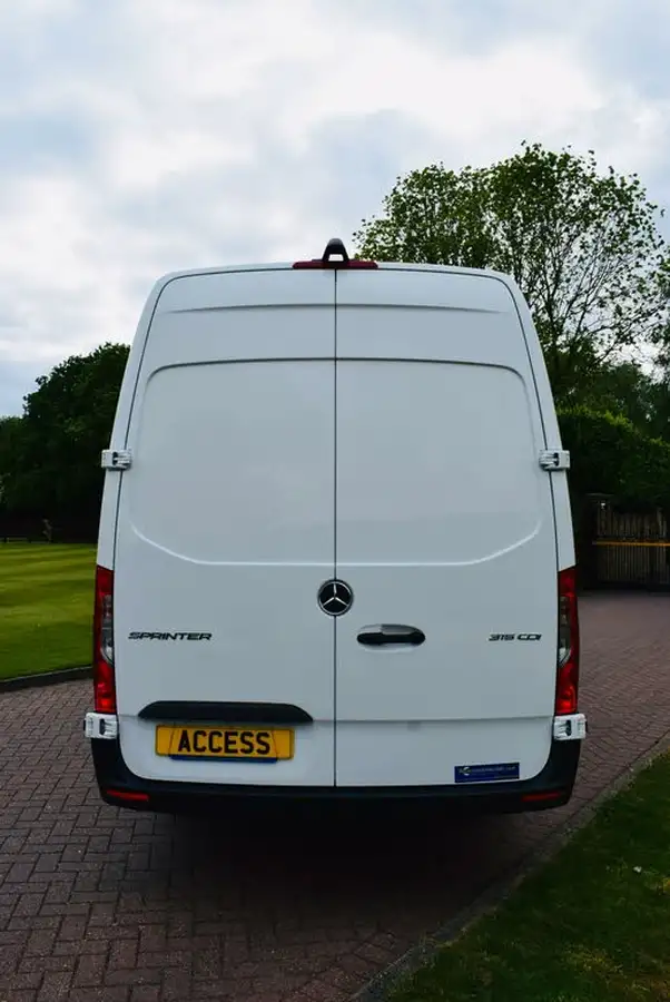 2023-mercedes-benz-sprinter-big-10