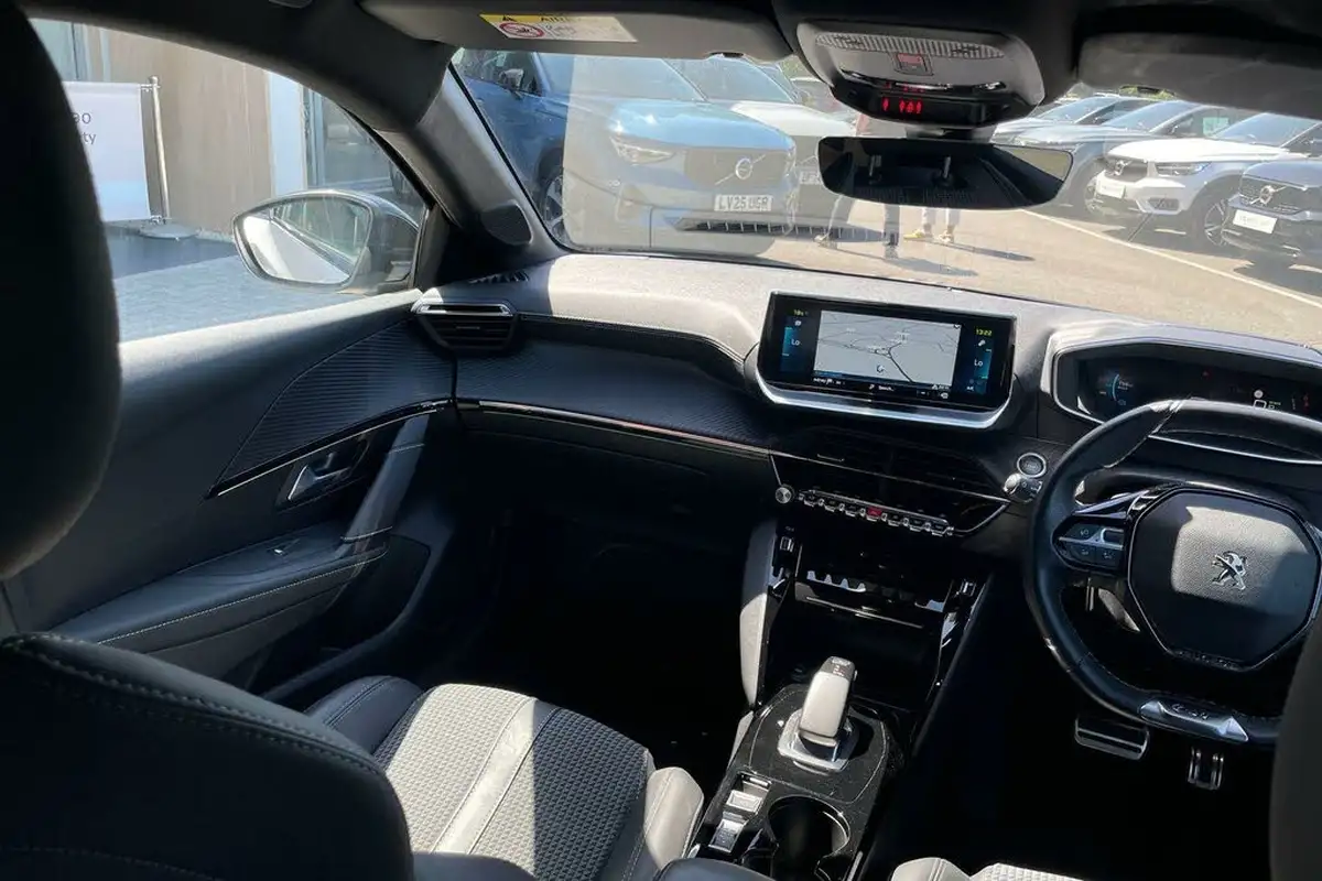 2021-peugeot-208-e-gt-50kwh-big-30