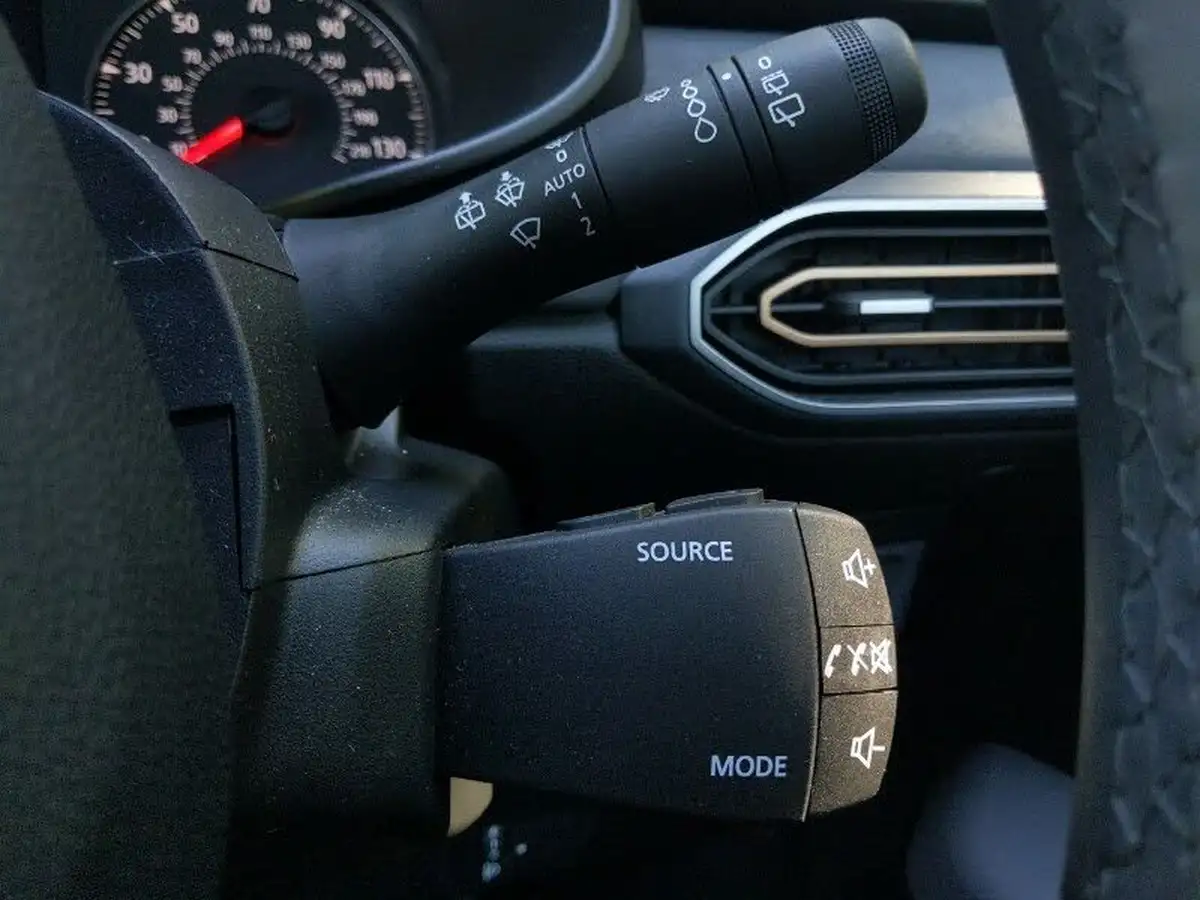 2024-dacia-sandero-stepway-10-tce-extreme-90bhp-big-17