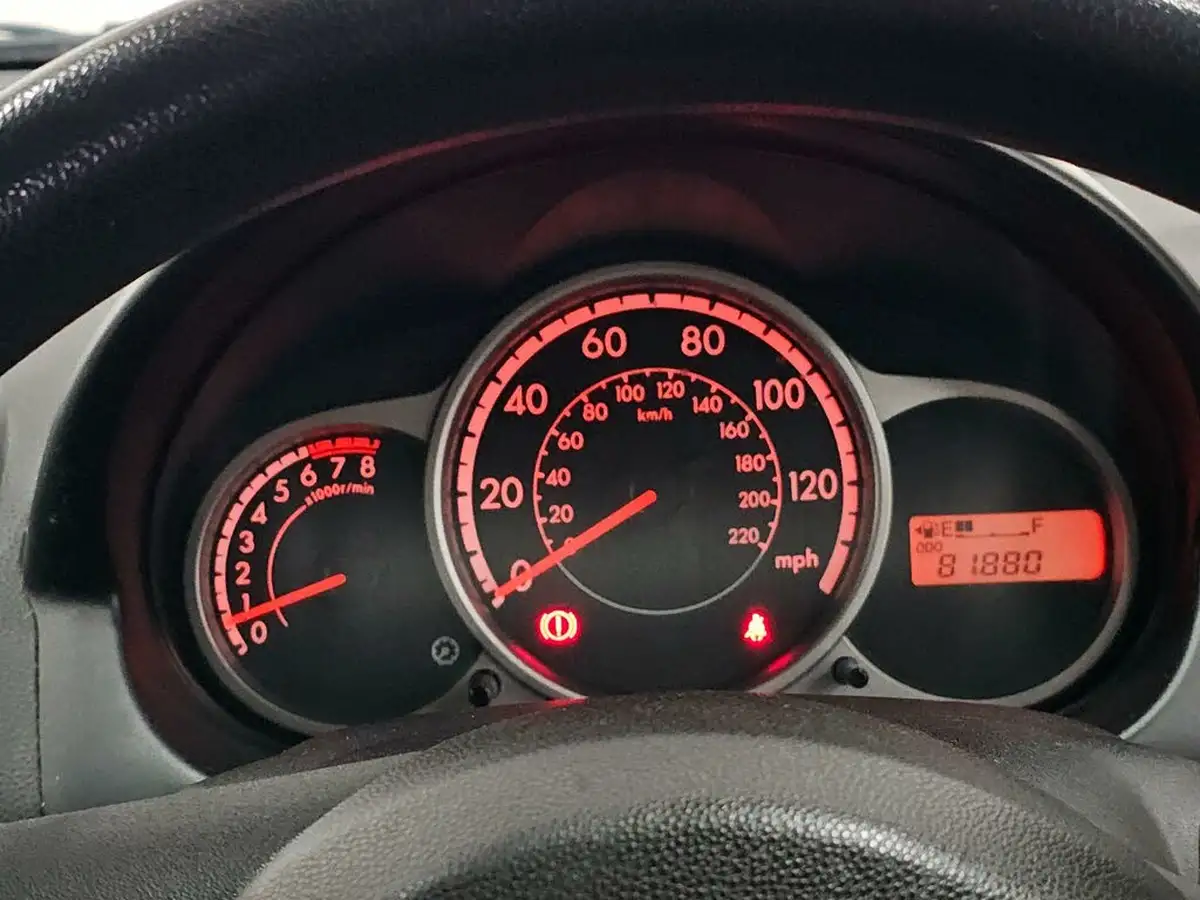 2013-mazda-mazda2-13-ts-air-con-big-78