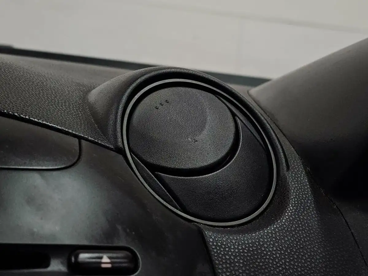 2013-mazda-mazda2-13-ts-air-con-big-54