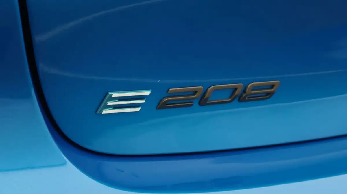 2024-peugeot-208-e-e-style-big-21