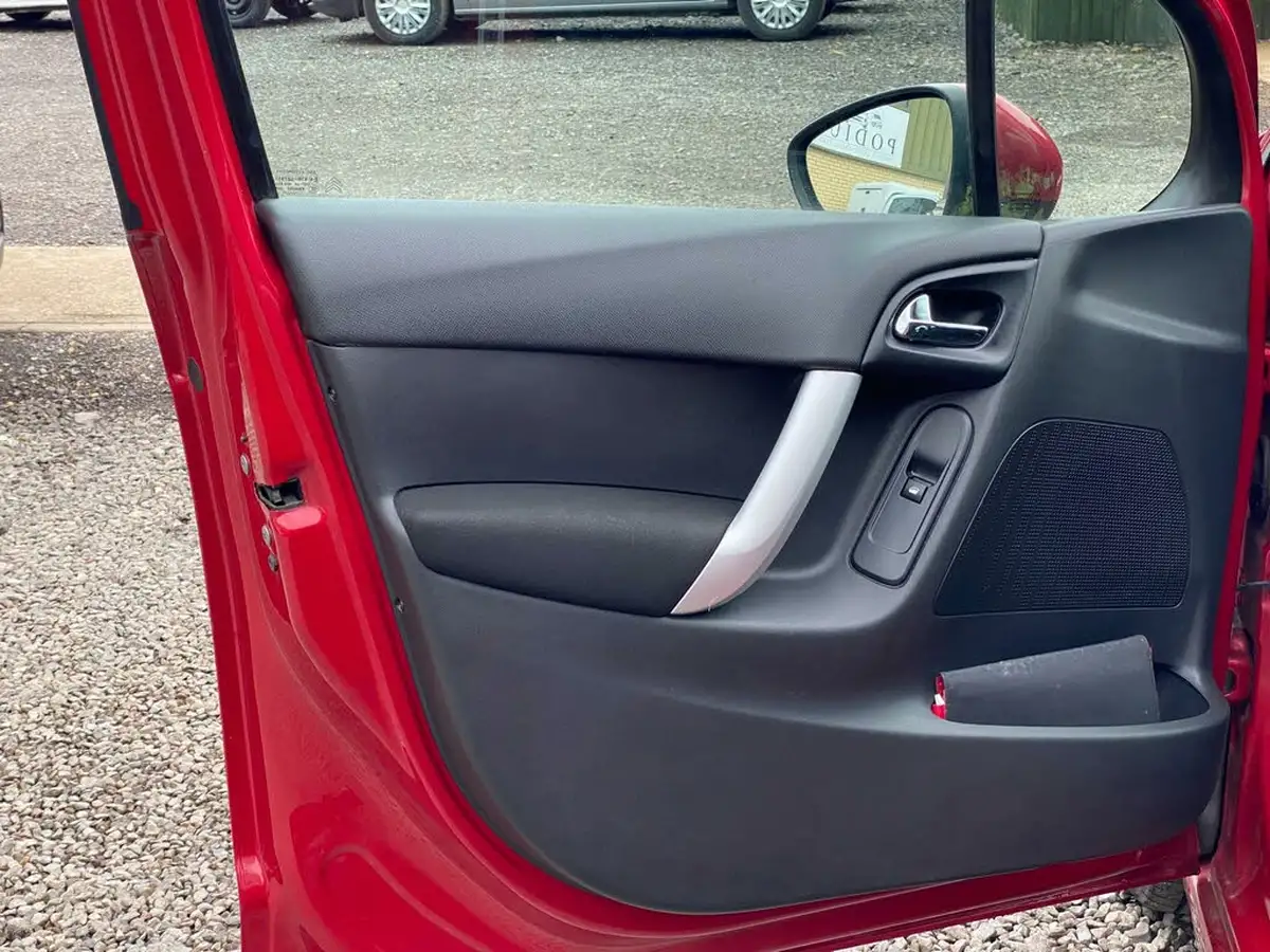 2010-citroen-c3-14td-vtr-big-48
