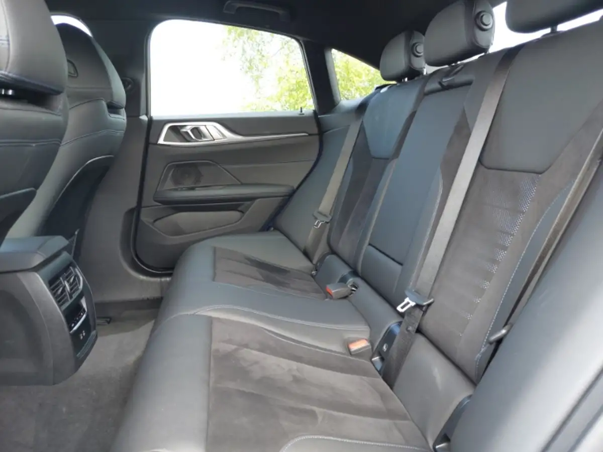 2024-bmw-i4-e-edrive35-m-sport-big-11