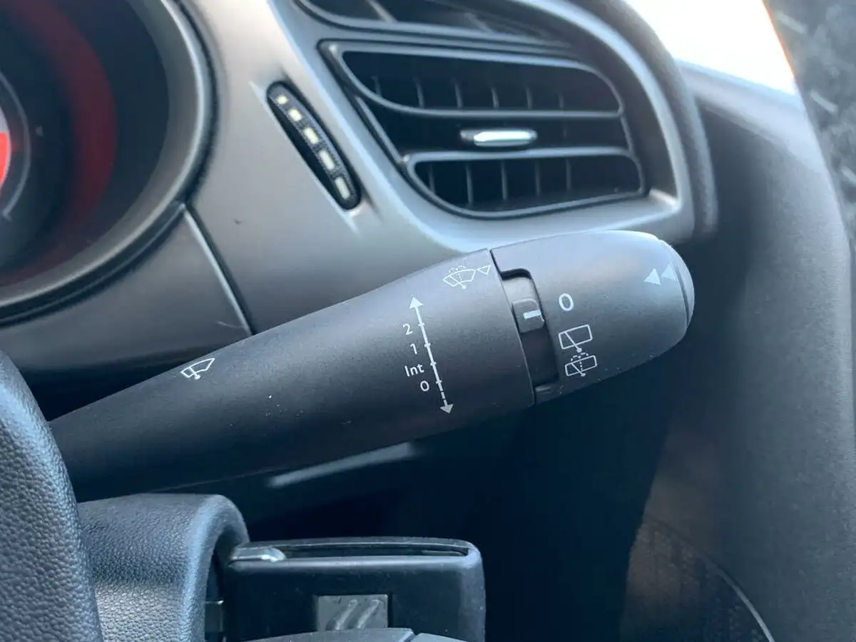 2016-citroen-c3-12-edition-big-28