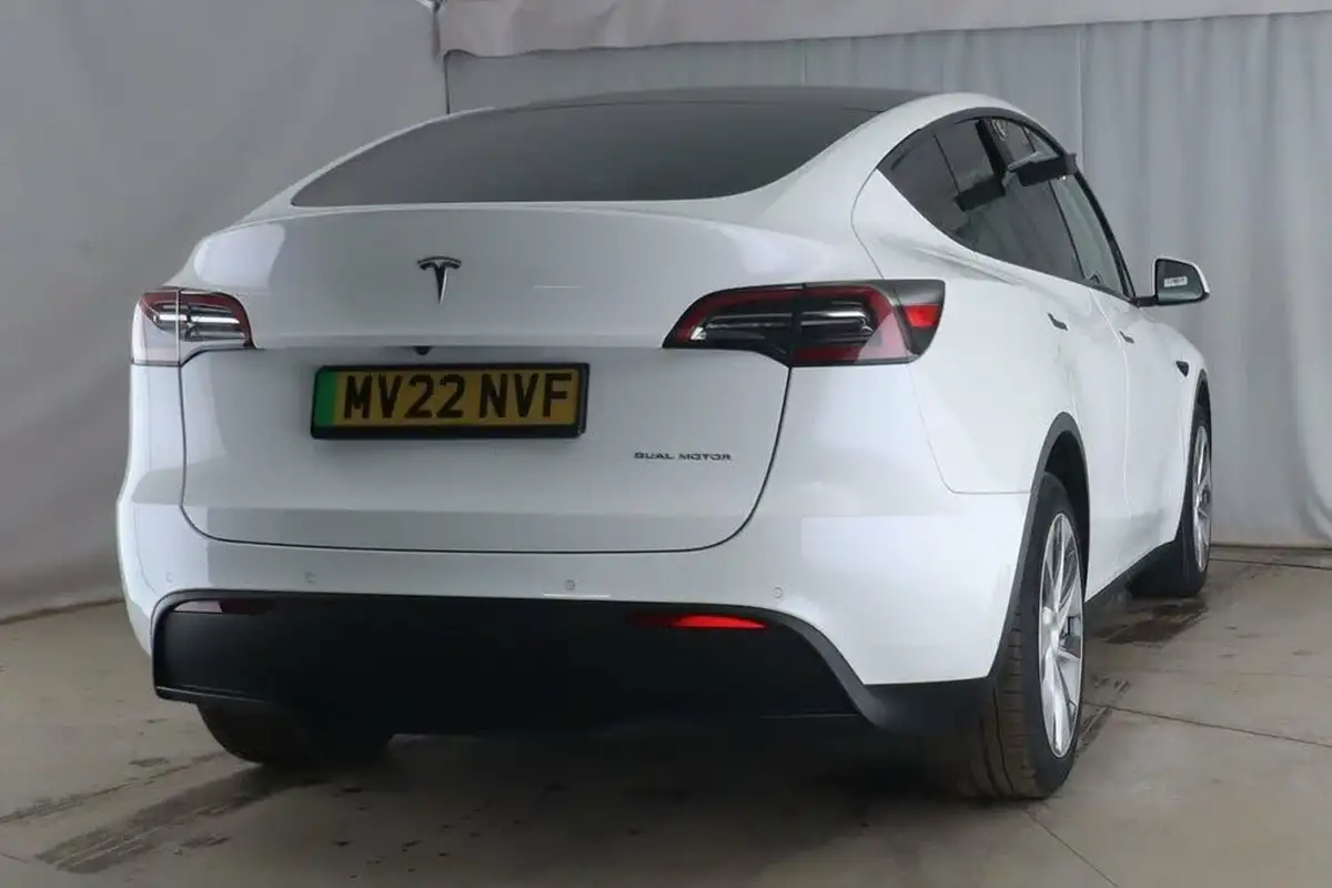 2022-tesla-model-y-e-long-range-big-1