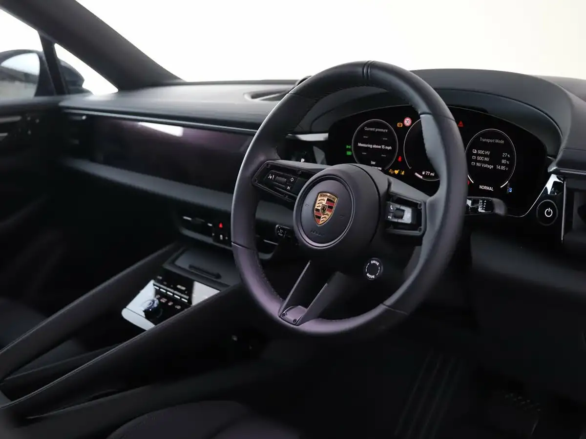 2025-porsche-macan-e-4-electric-big-10