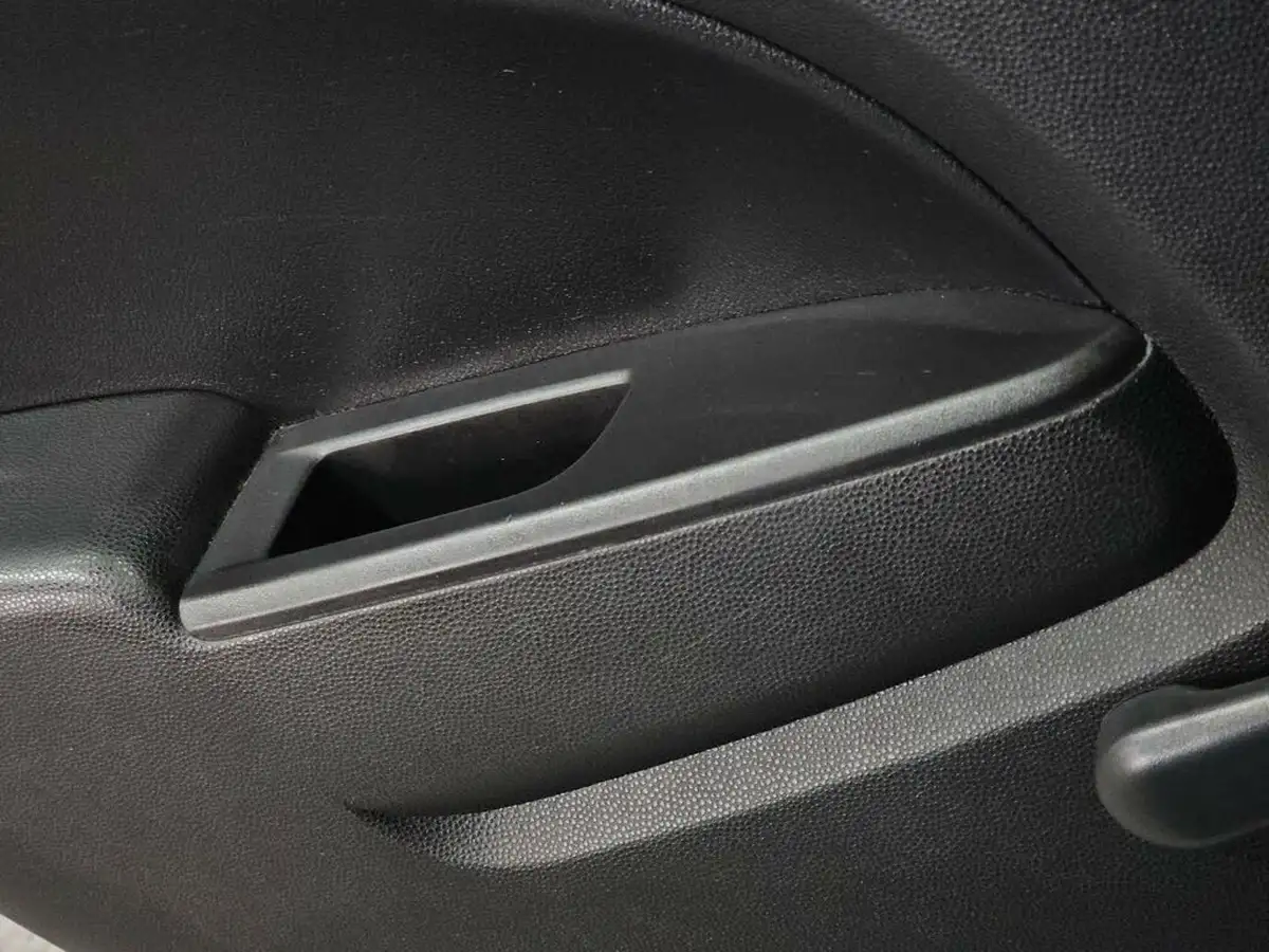 2013-mazda-mazda2-13-ts-air-con-big-26
