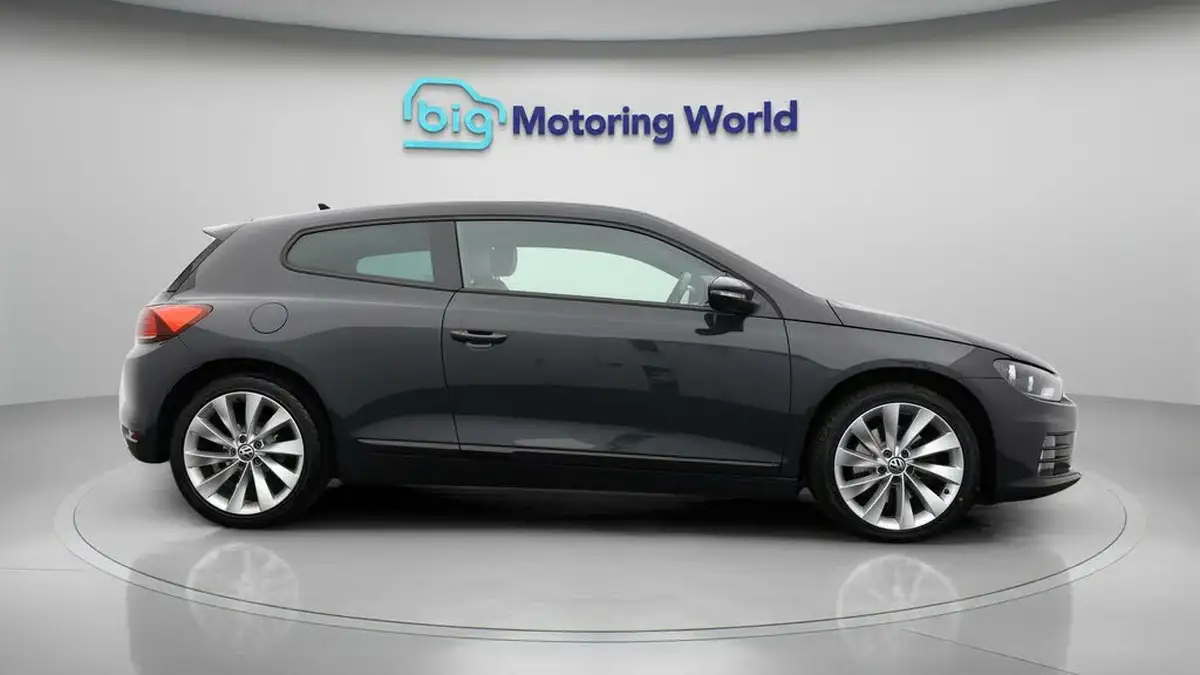 2017-volkswagen-scirocco-20-tsi-gt-bmt-big-7
