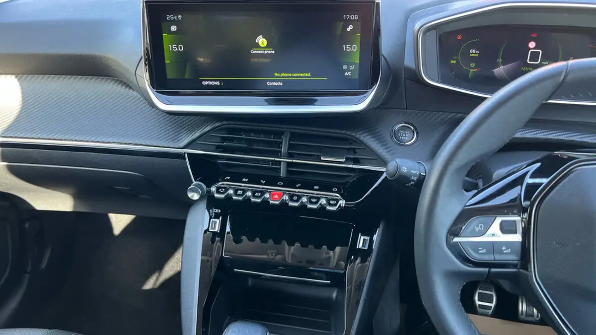 2022-peugeot-208-12-puretech-allure-premium-100ps-big-9