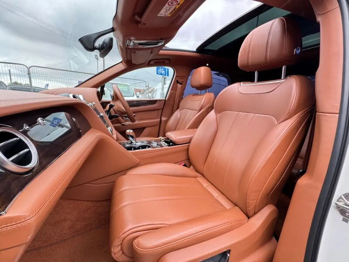 2019-bentley-bentayga-40-v8-big-75