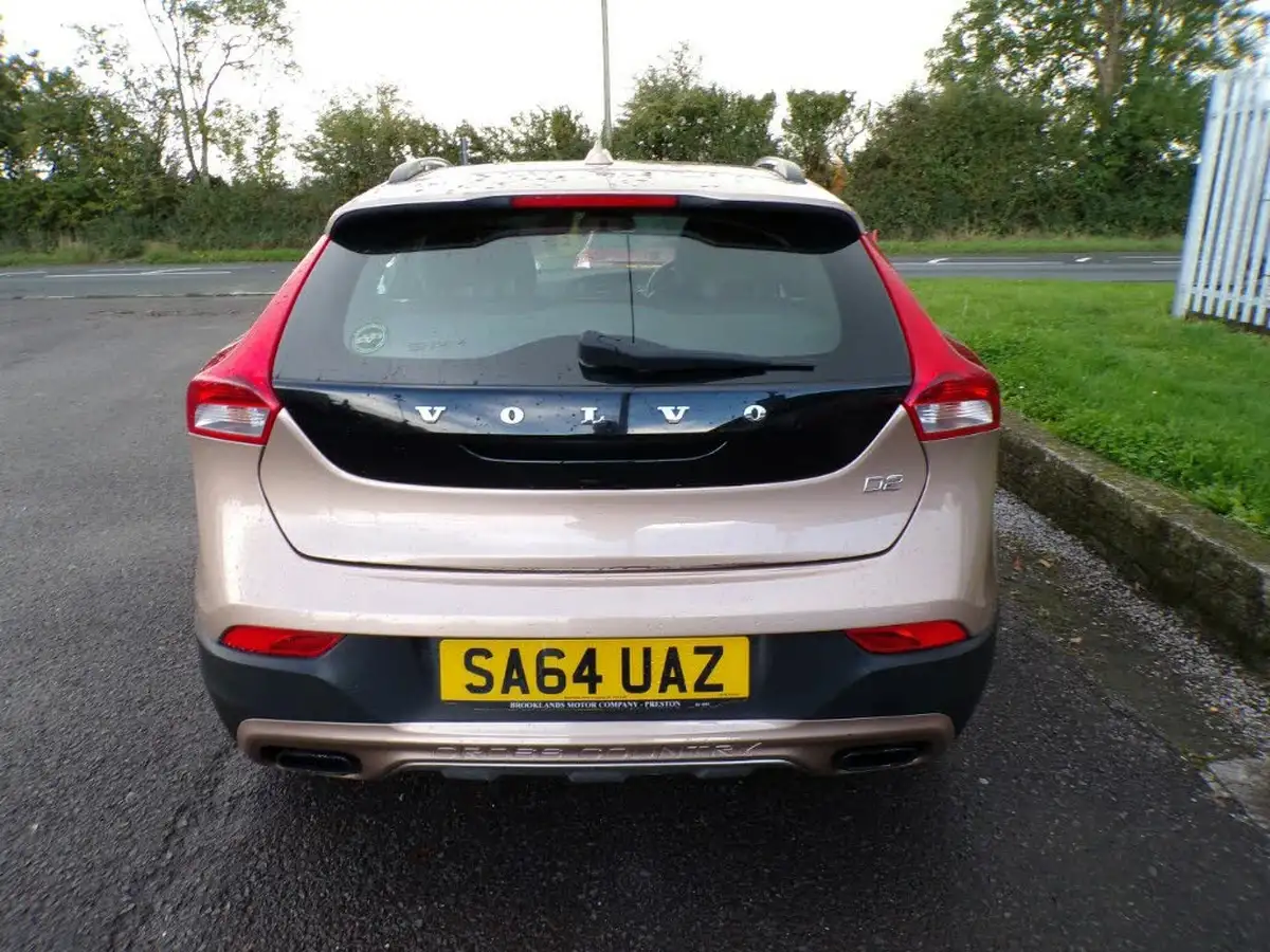 2014-volvo-v40-16td-d2-cross-country-lux-big-5