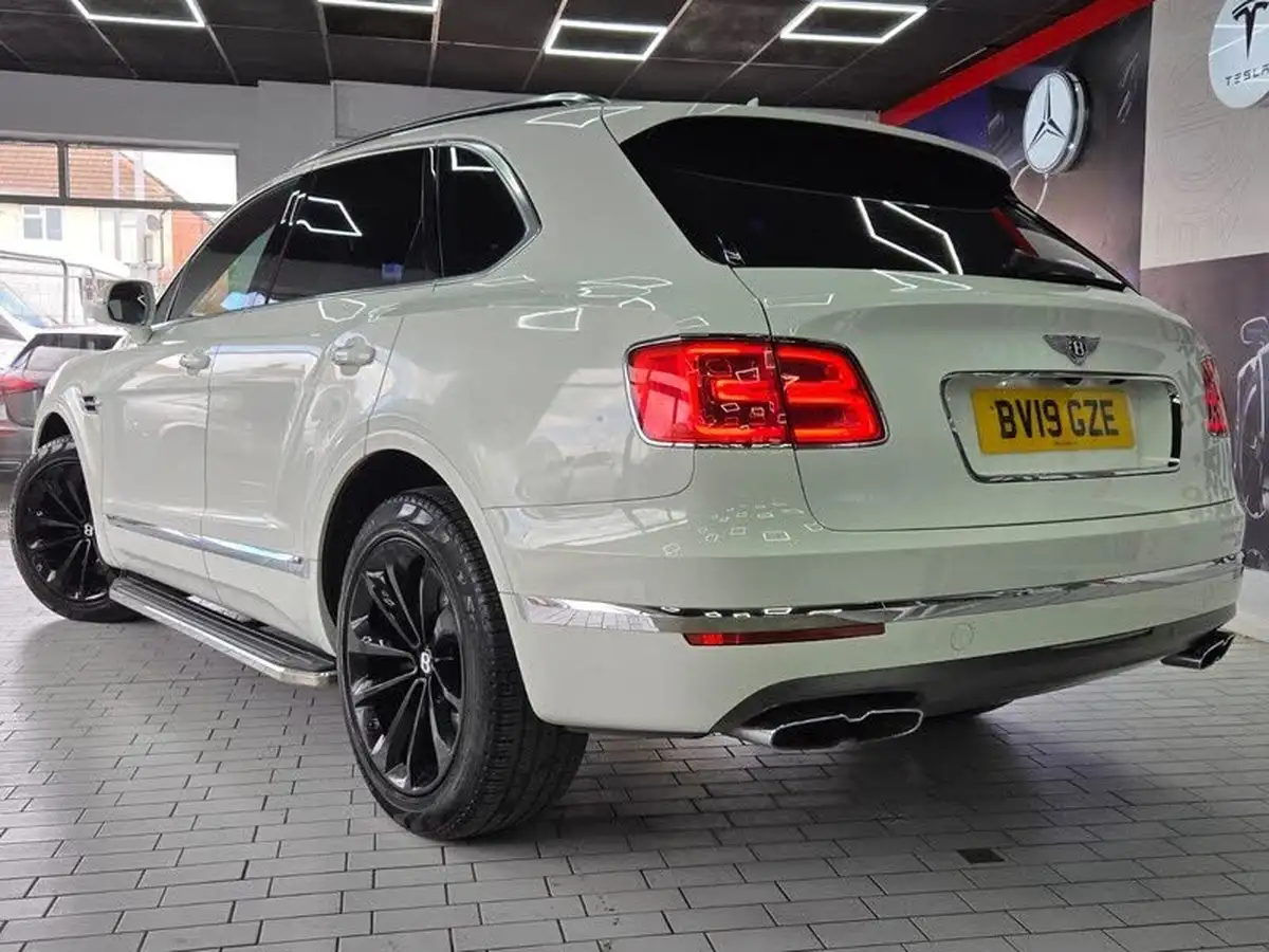 2019-bentley-bentayga-40-v8-big-51