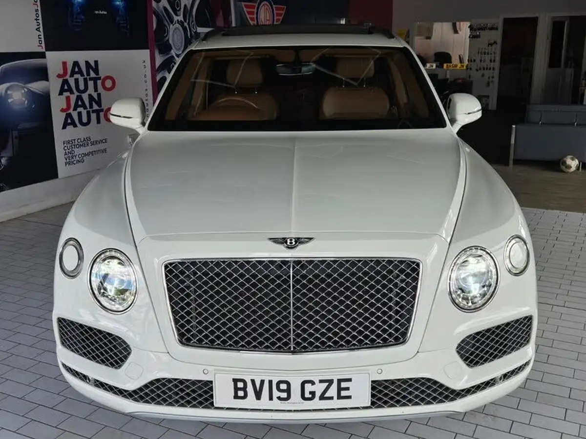 2019-bentley-bentayga-40-v8-big-3