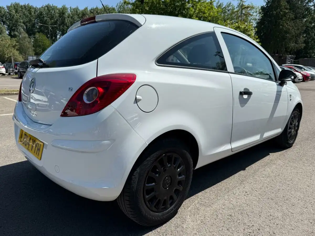 2015-vauxhall-corsa-12-s-3d-big-5