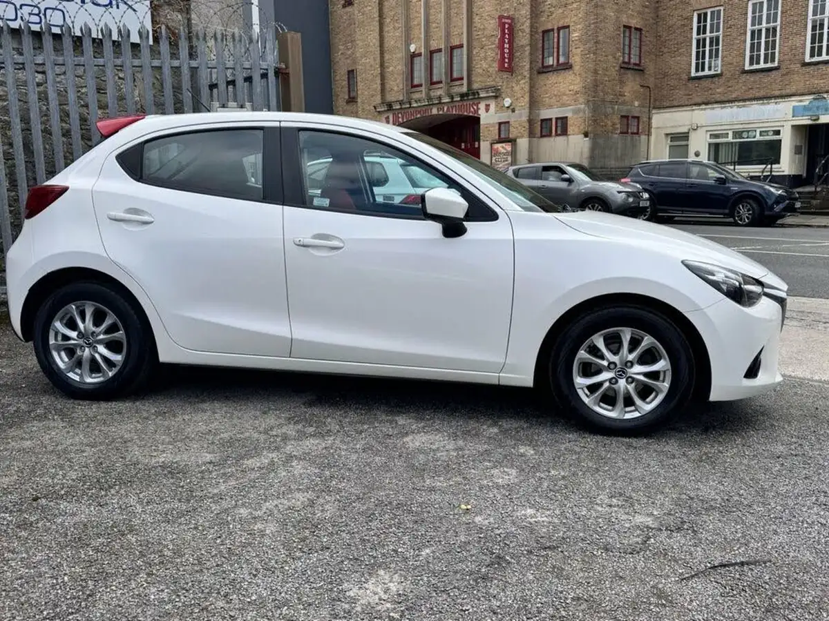 2016-mazda-mazda2-15-red-edition-big-12