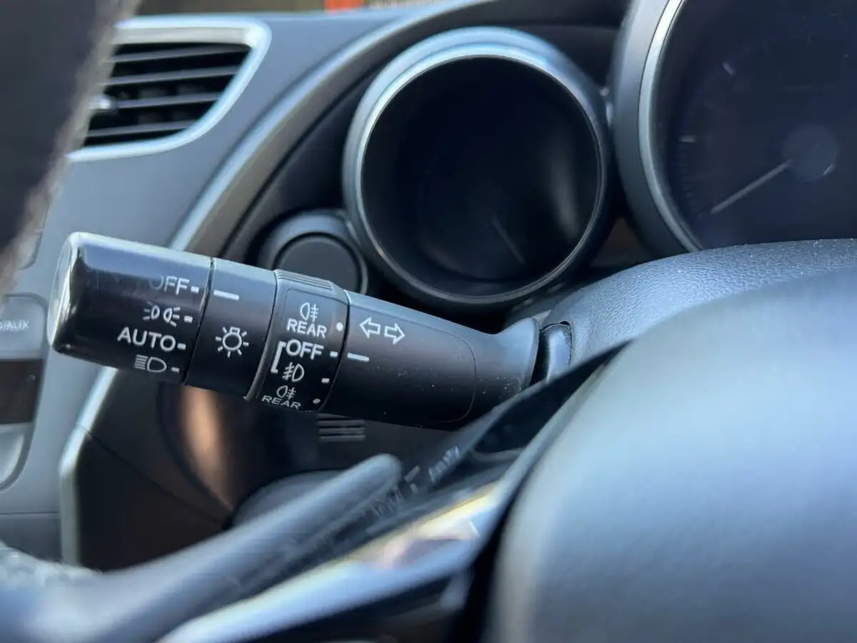 2014-honda-civic-16td-se-plus-hatchback-big-27