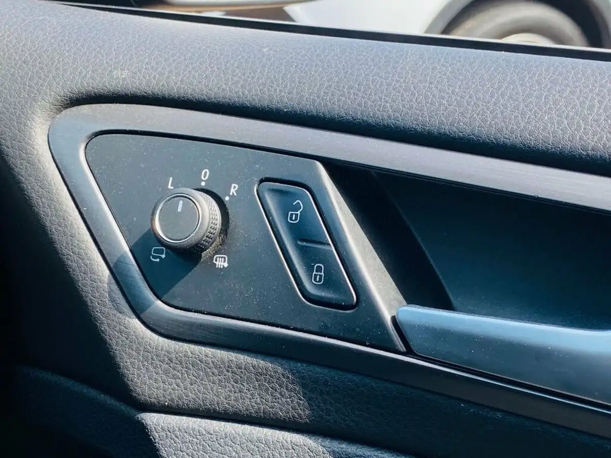 2019-volkswagen-golf-e-e-golf-big-24