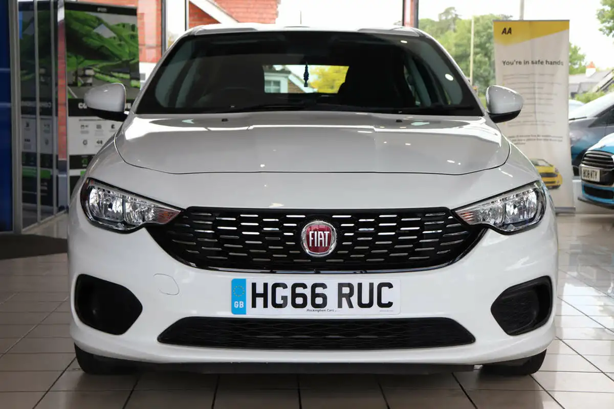 2016-fiat-tipo-14-easy-hatchback-big-10