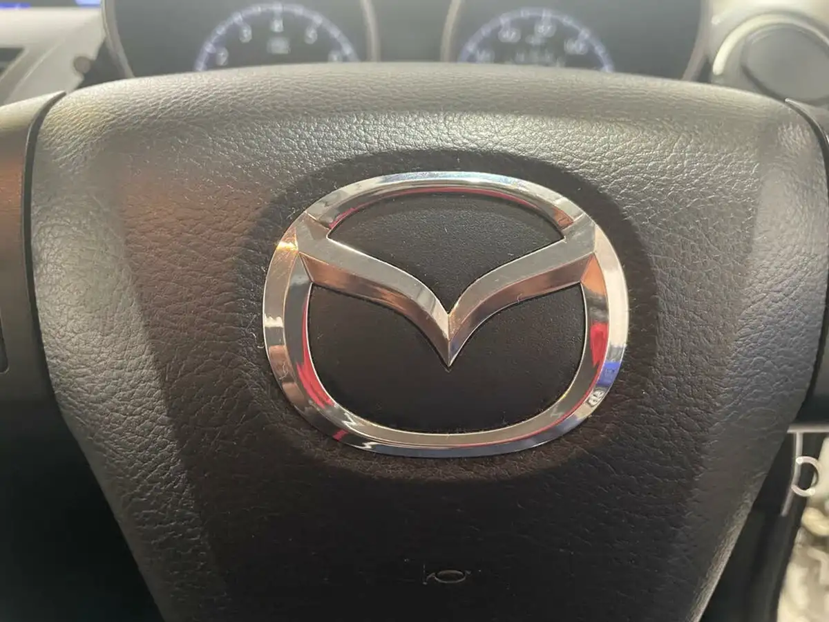 2012-mazda-mazda3-16-tamura-big-41
