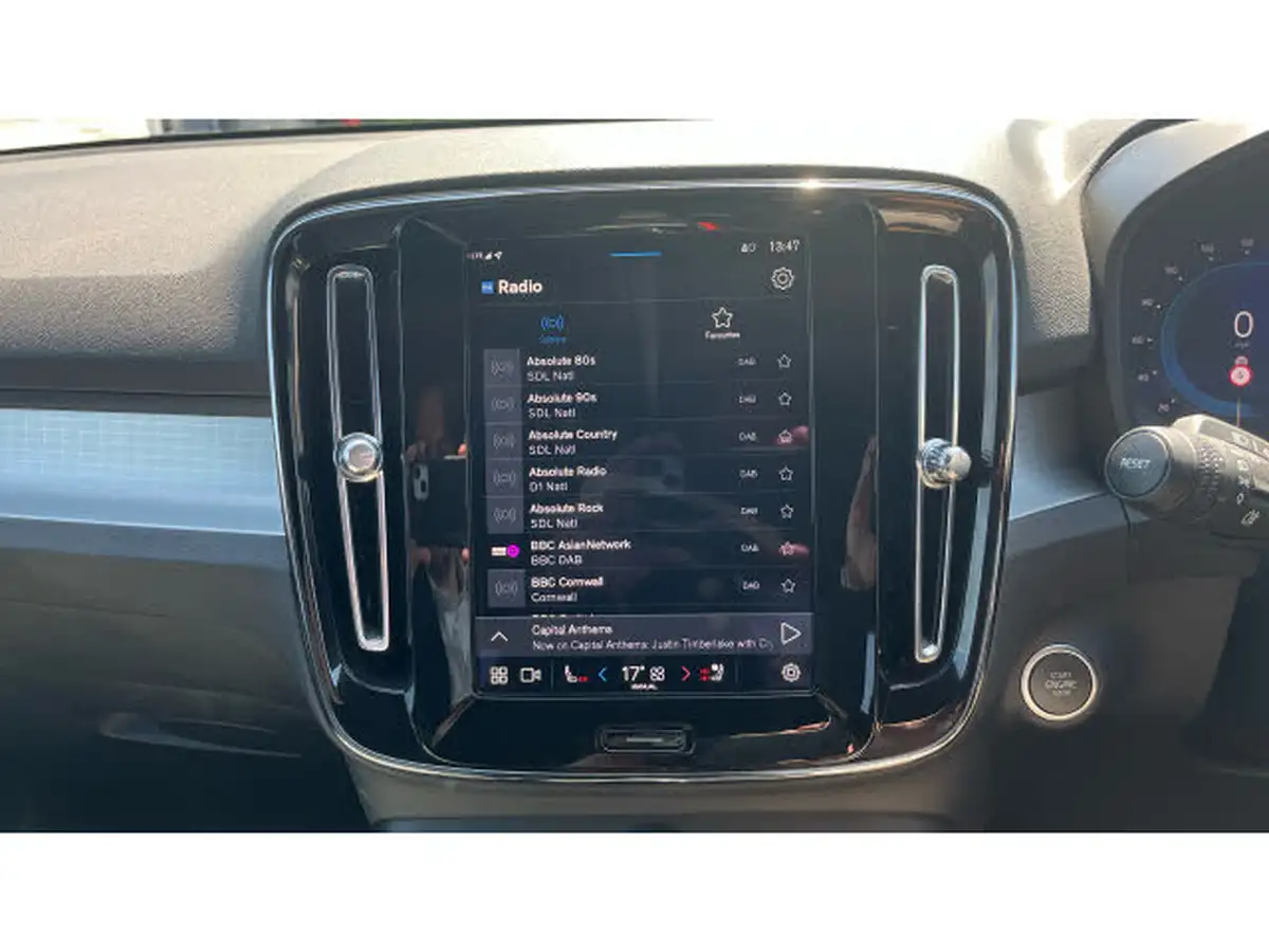 2024-volvo-xc40-20-b4-plus-big-28
