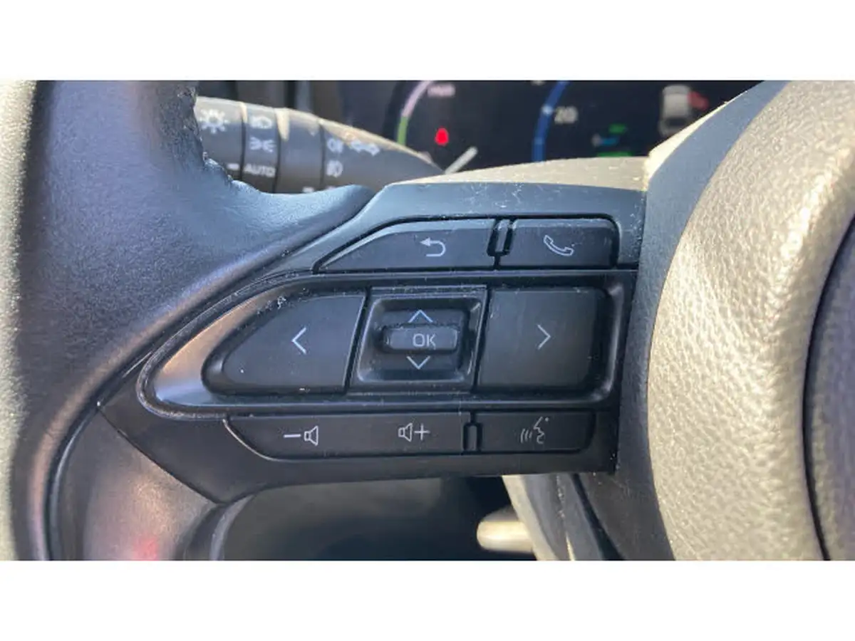 2022-toyota-yaris-15-vvt-i-design-panoramic-roof-big-32