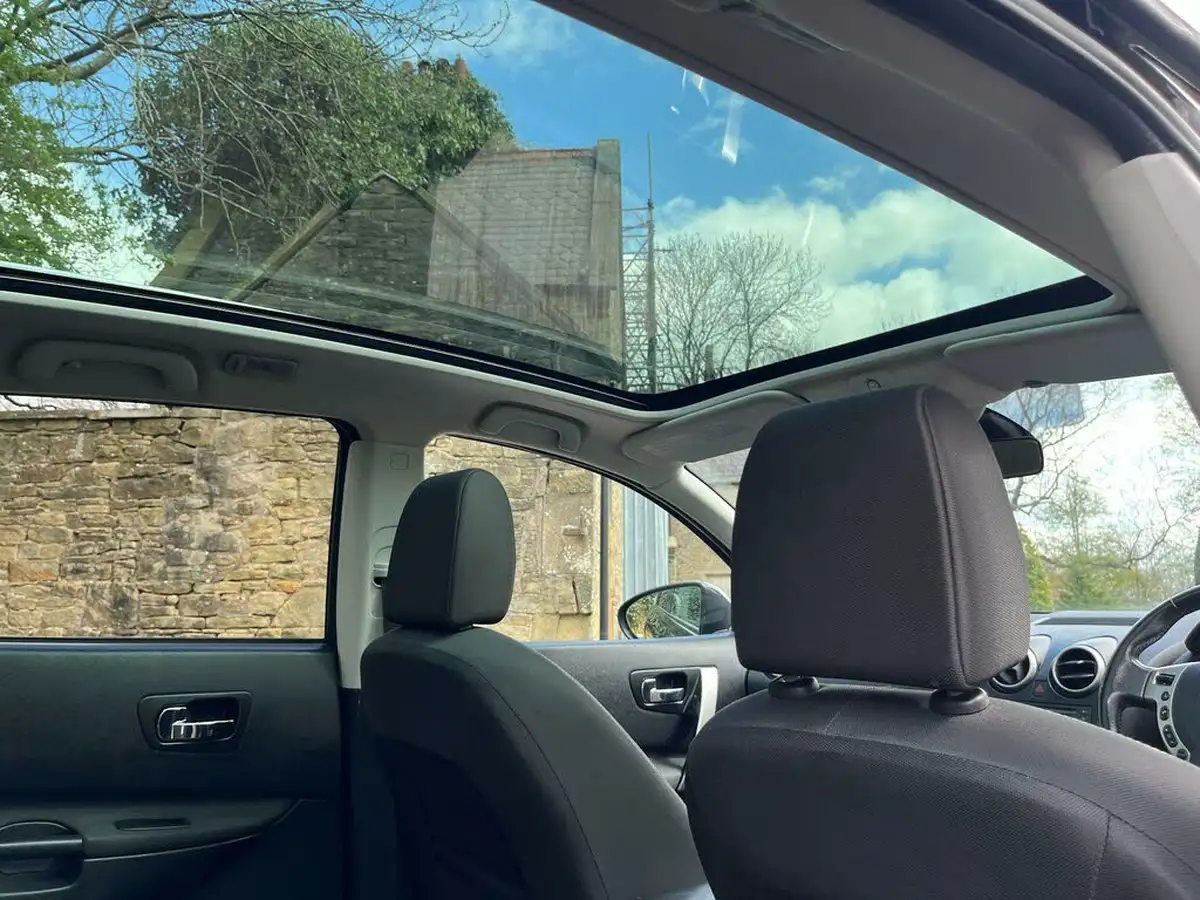 2011-nissan-qashqai2-15td-n-tec-big-23