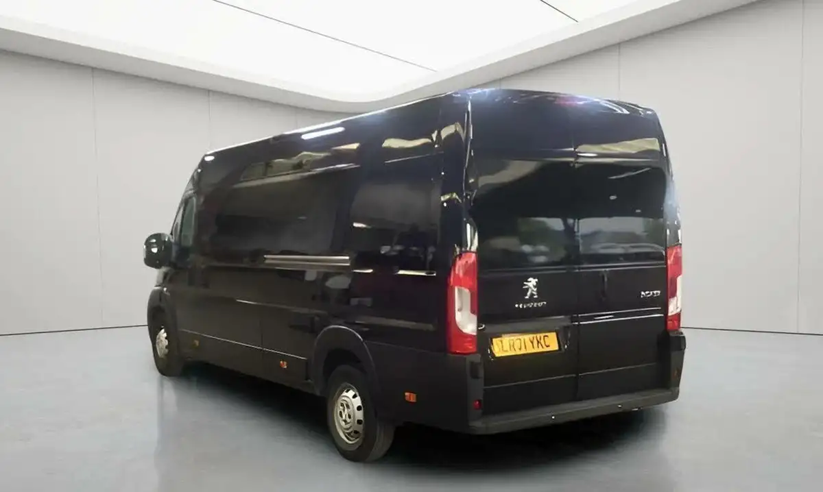 2021-peugeot-boxer-22-bluehdi-professional-435-l4-h2-140bhpeu6dt-big-10