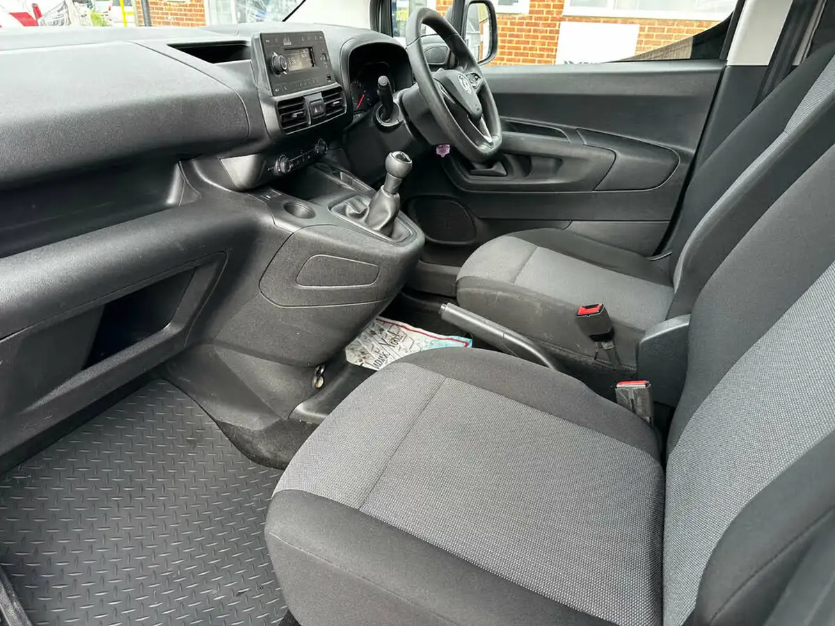 2020-vauxhall-combo-15cdti-edition-2300-75pseu6d-t-l1h1-ss-panel-big-21