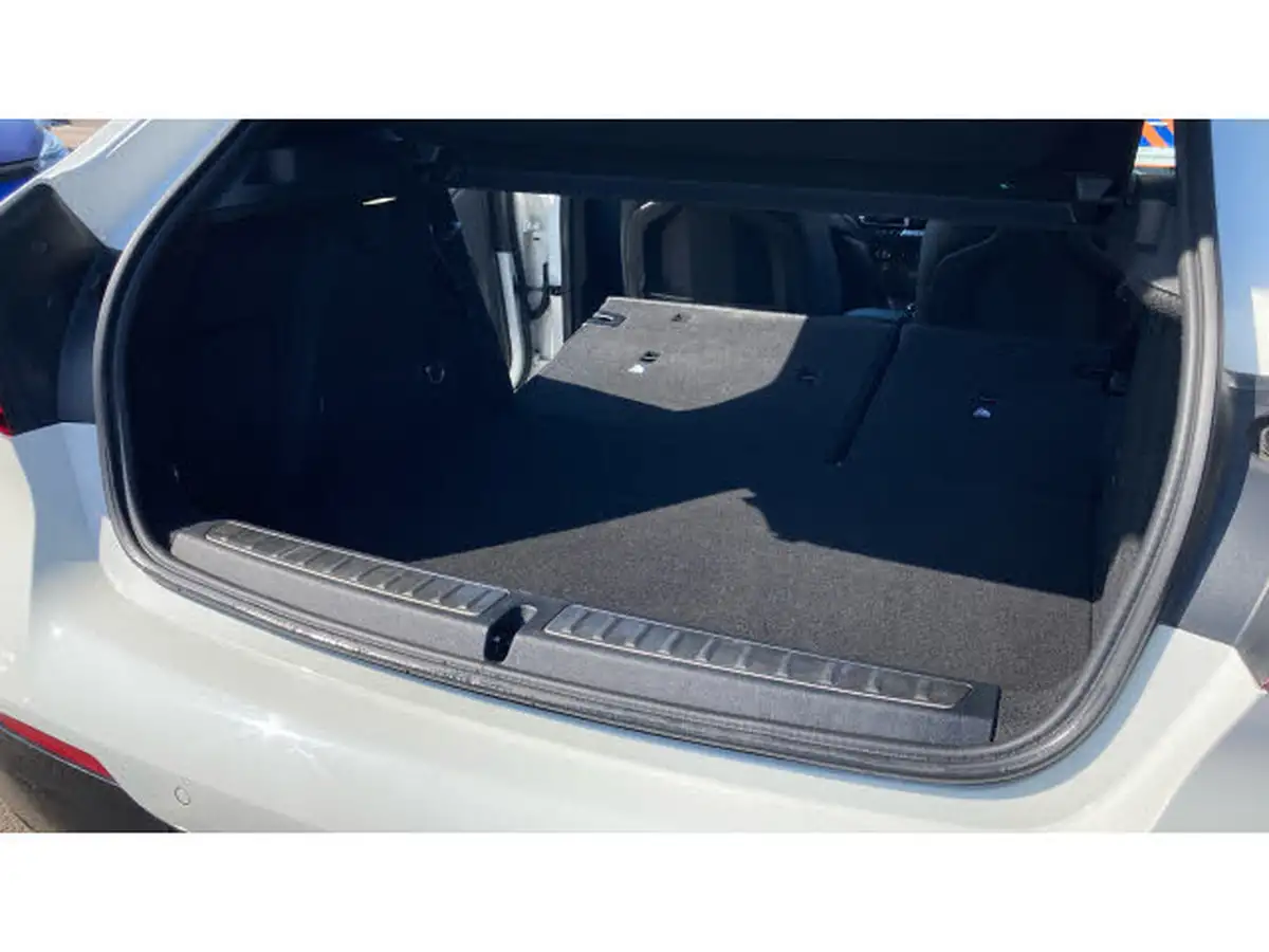 2020-bmw-1-series-20td-120d-xdrive-m-sport-big-29