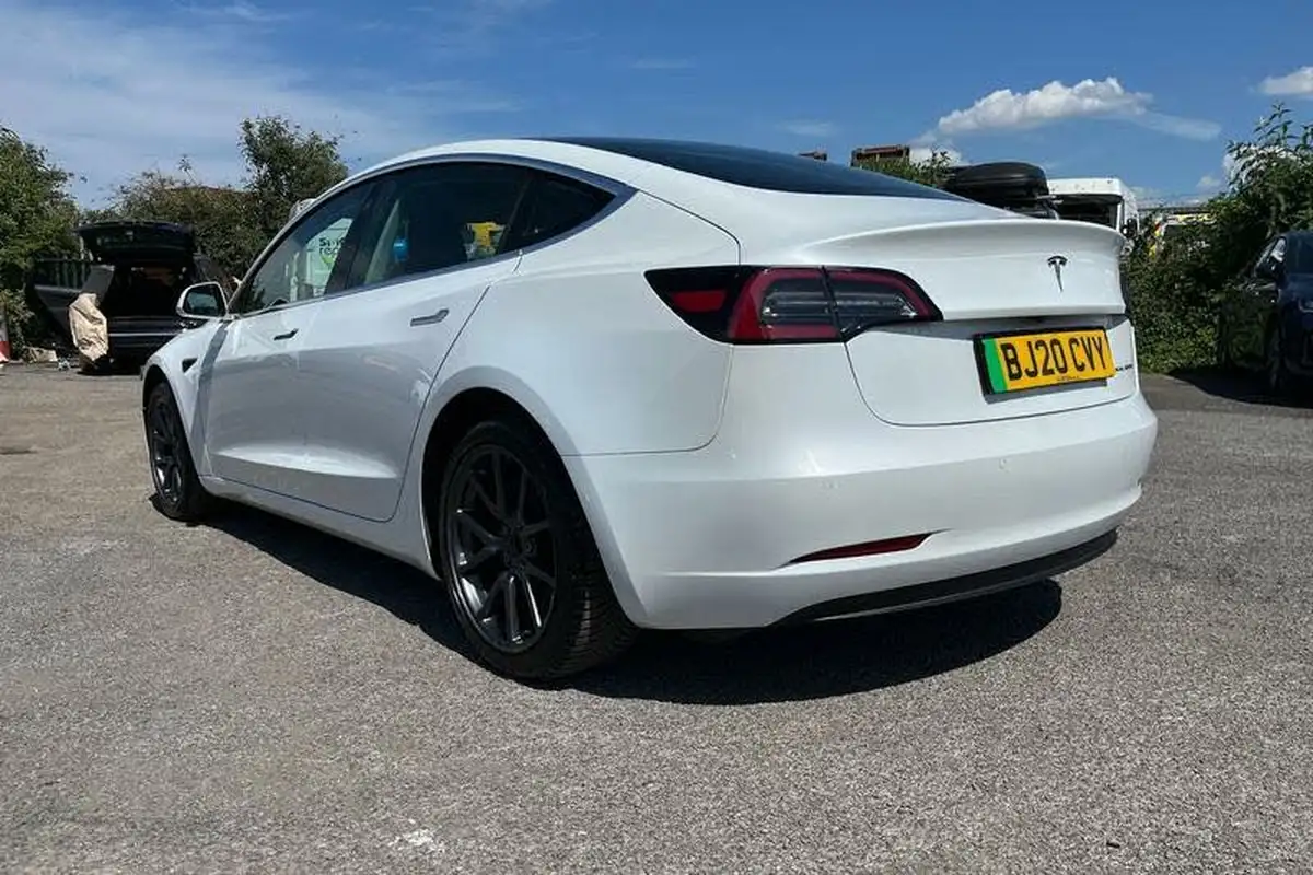 2020-tesla-model-3-e-long-range-big-37
