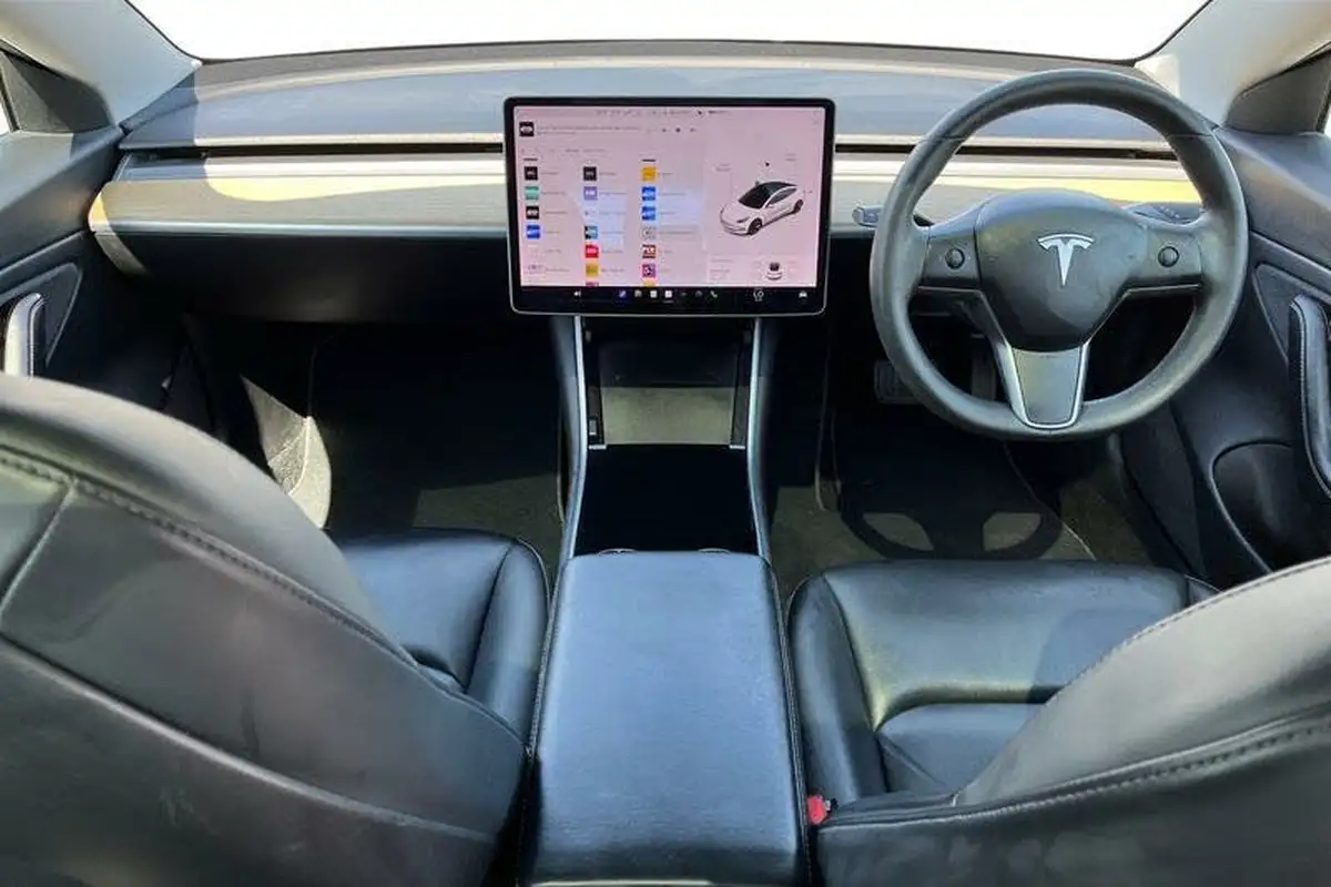 2020-tesla-model-3-e-long-range-big-9