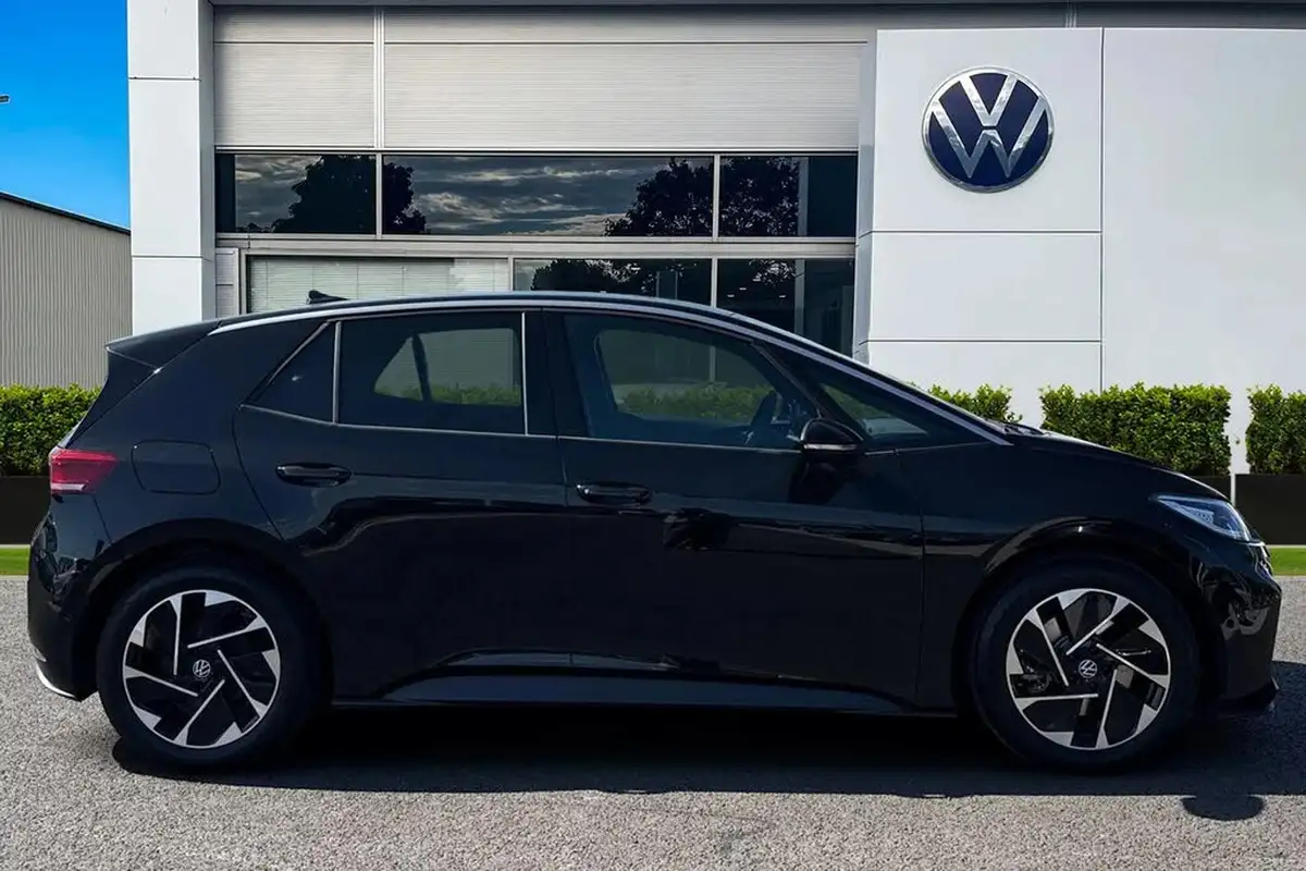 2024-volkswagen-id3-e-pro-match-59kwh-big-2