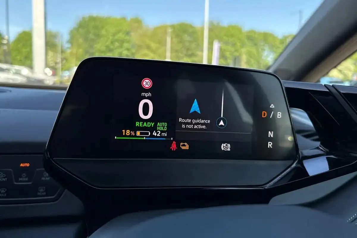 2024-volkswagen-id3-e-pro-match-59kwh-big-50