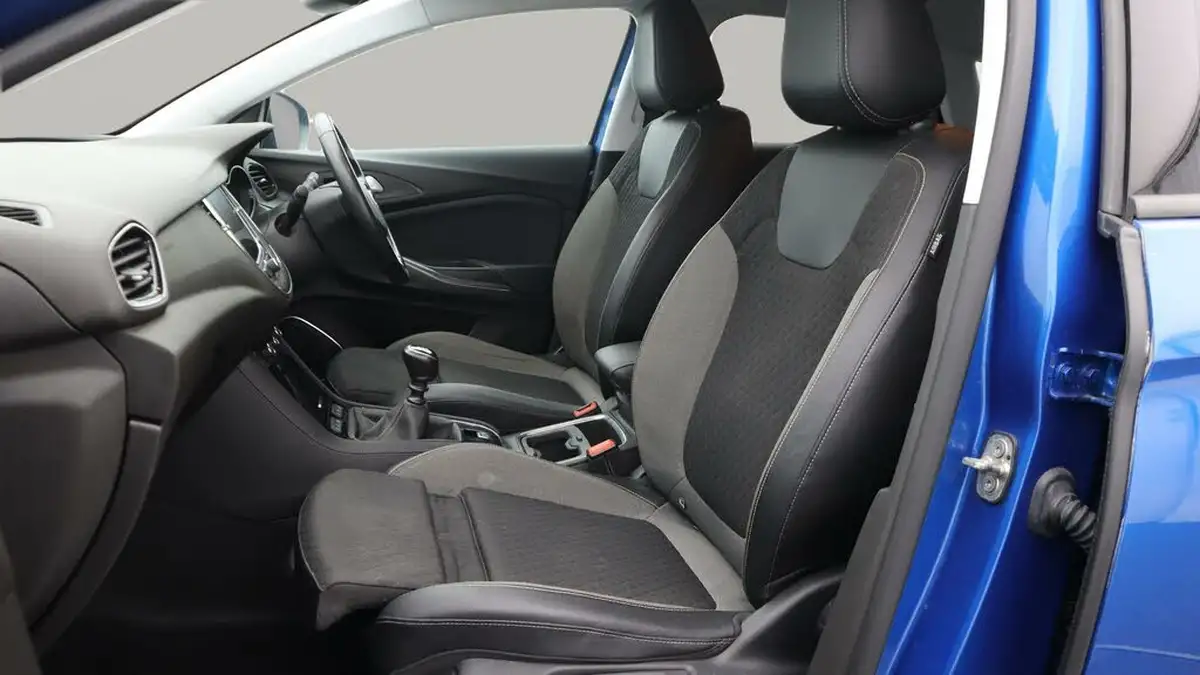 2020-vauxhall-grandland-x-12-sri-nav-big-14