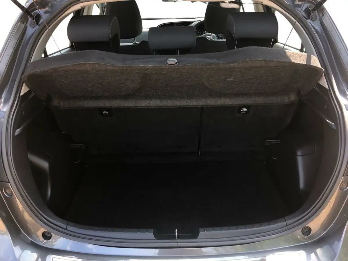 2019-toyota-yaris-15-vvt-i-icon-tech-98bhp-hybrid-1497cc-e-cvt-big-10