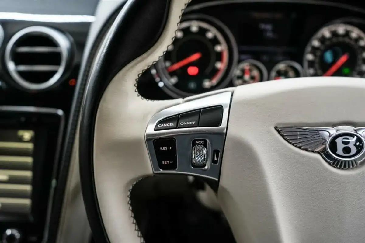 2016-bentley-flying-spur-40-v8-s-big-28