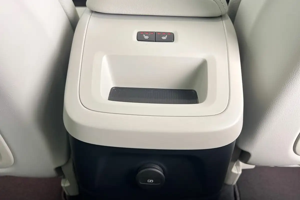 2024-volvo-xc60-20-b5-plus-big-25
