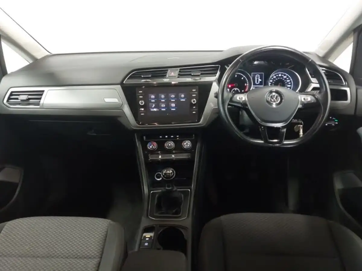 2017-volkswagen-touran-20tdi-se-big-2
