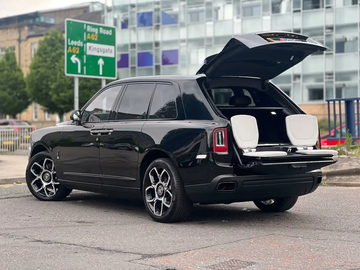 2020-rolls-royce-cullinan-675-black-badge-big-1