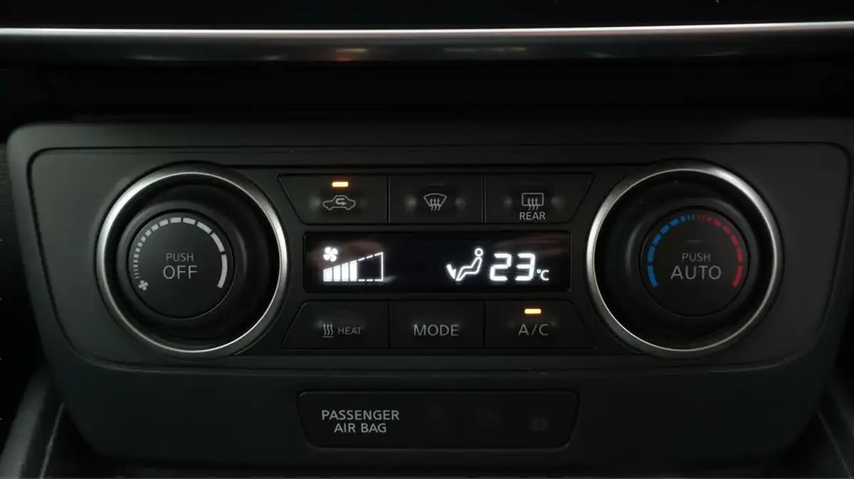 2022-nissan-leaf-e-acenta-big-12