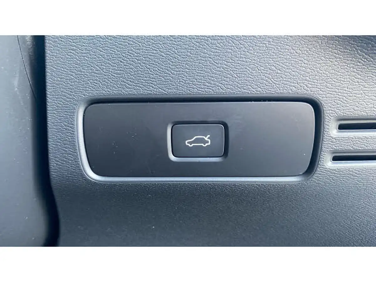 2024-volvo-xc40-20-b3-plus-big-38