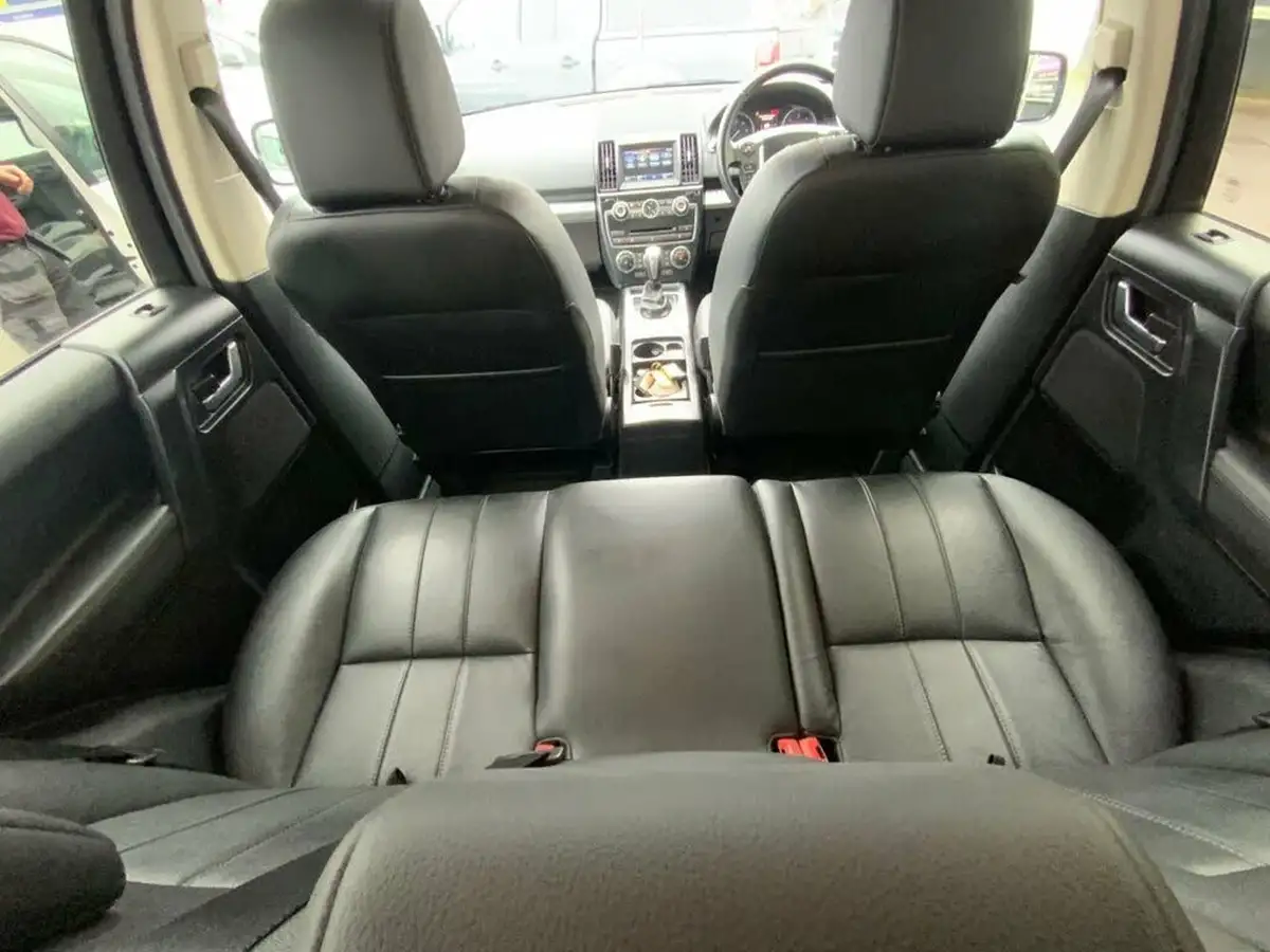 2014-land-rover-freelander-2-22sd4-xs-big-30