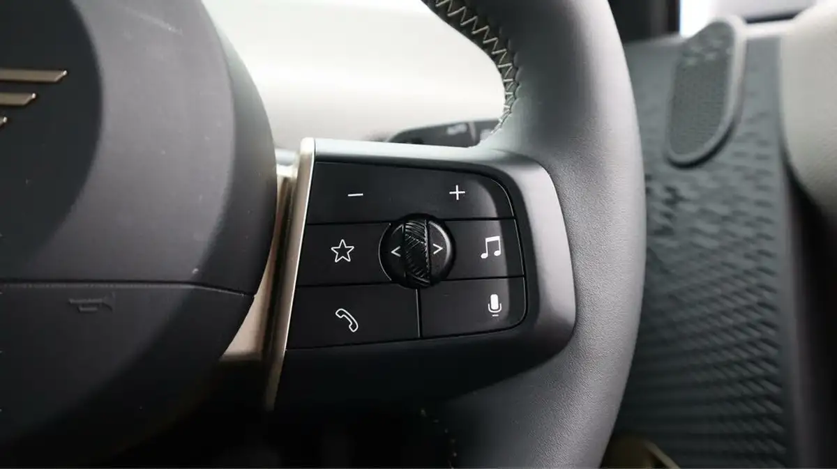 2024-mini-cooper-e-cooper-e-exclusive-big-24